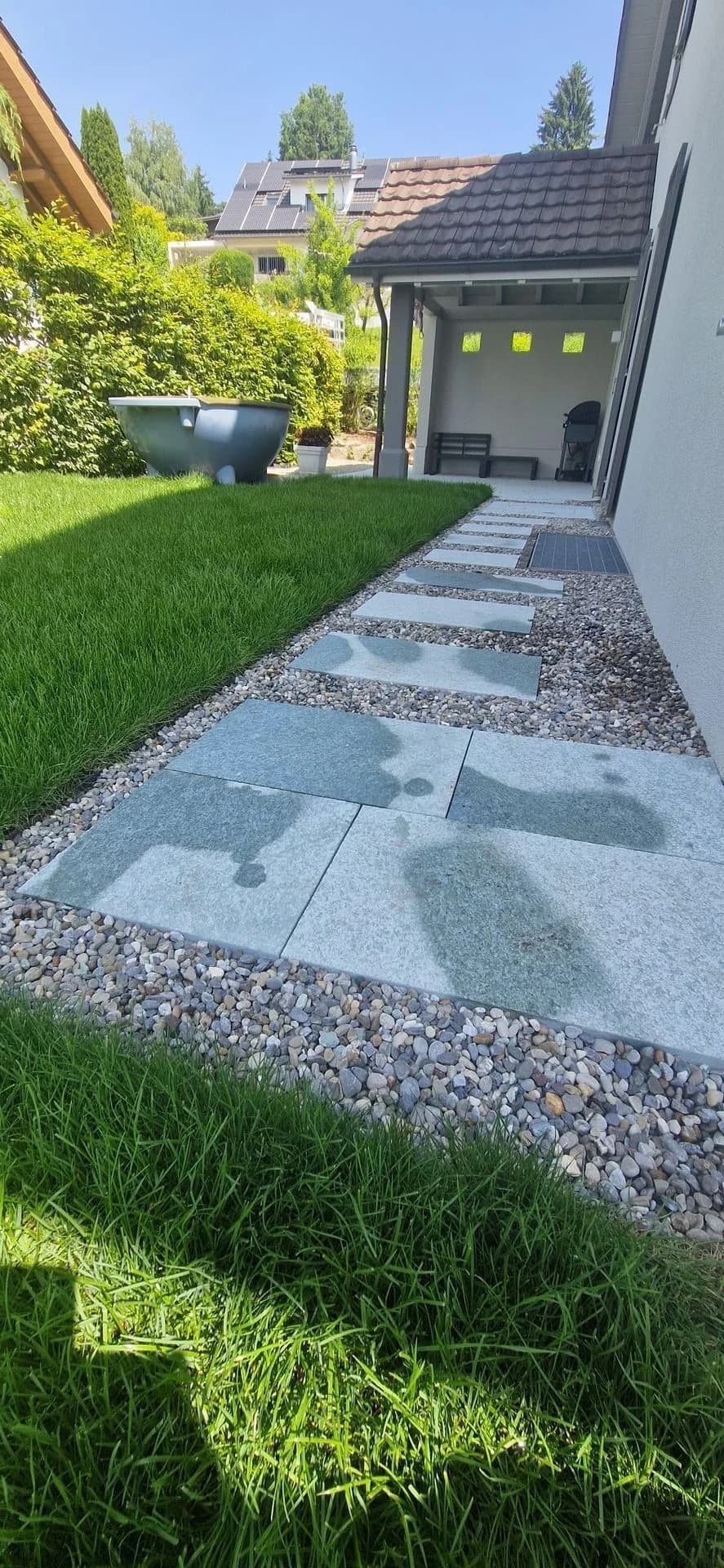 Sitzplatz mit Andeer-Platten in Stettfurt