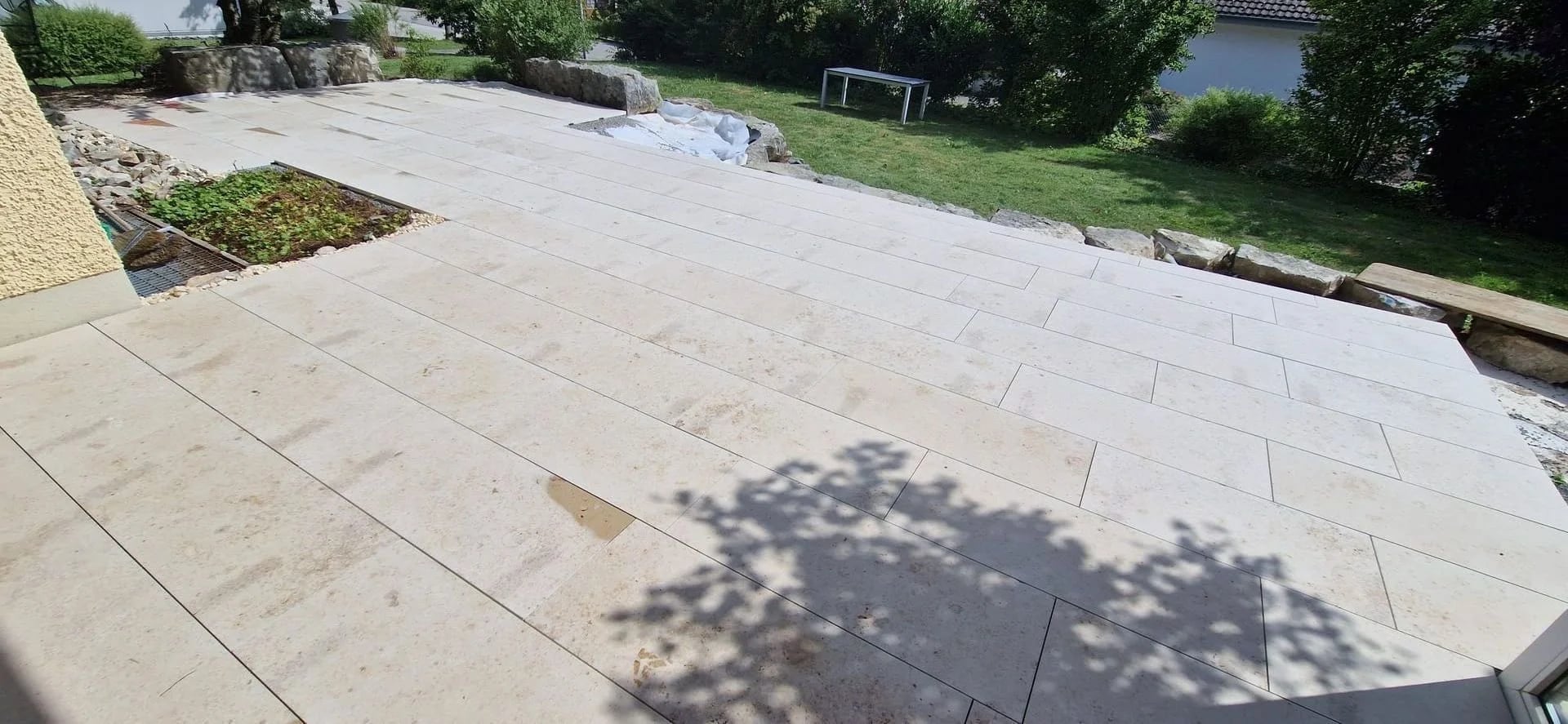 Gesamtsanierung mit grossem Umschwung - Bild 2